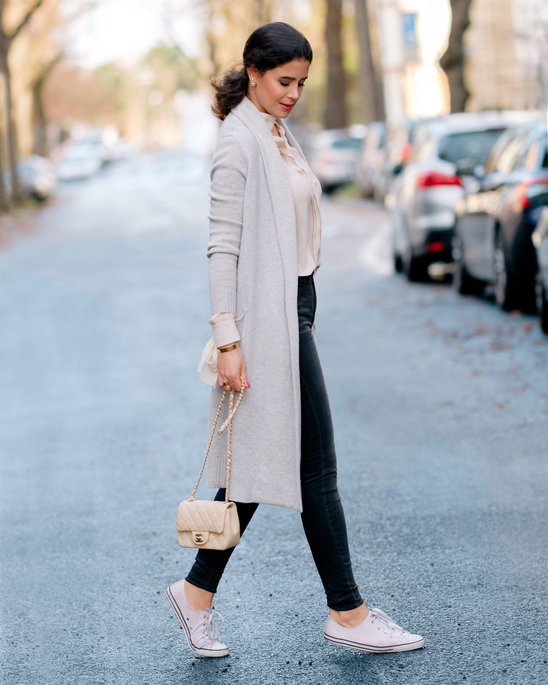 grey-cashmere-cardigan-converse-outfit