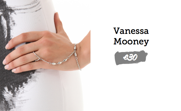 vanessa-mooney-armband-kette-mit-ring-verbunden-hand-chain