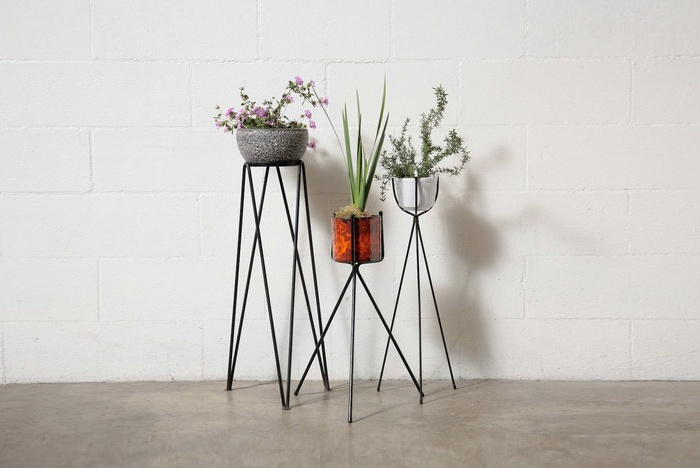 retro-wire-plant-stands