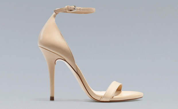 Jetzt kaufen: nudefarbene Sandalen von Zara